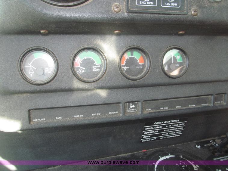 image for item F7209 1982 John Deere 6620 combine