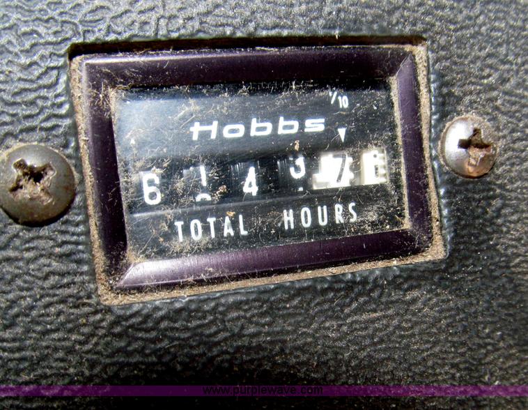 image for item F7209 1982 John Deere 6620 combine