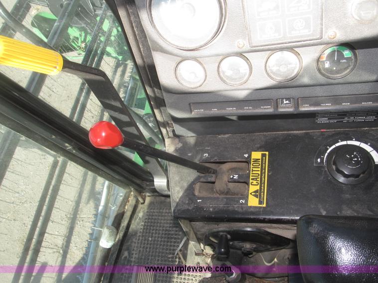 image for item F7209 1982 John Deere 6620 combine