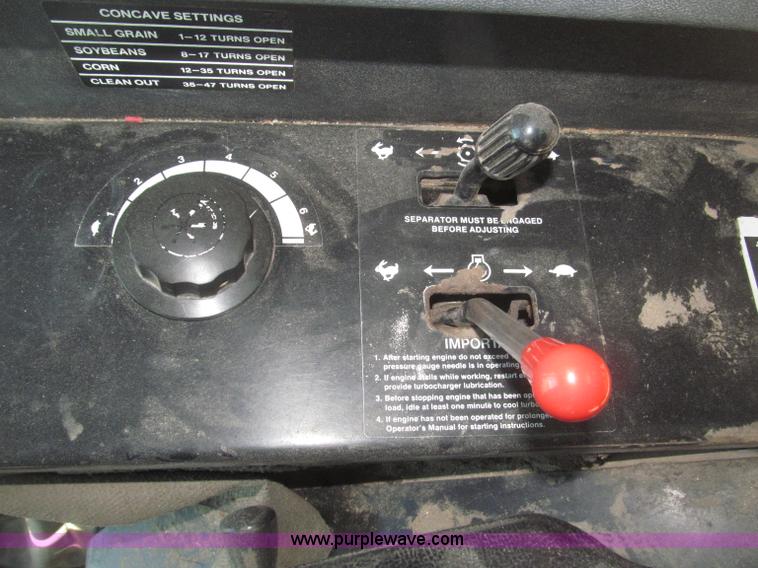 image for item F7209 1982 John Deere 6620 combine