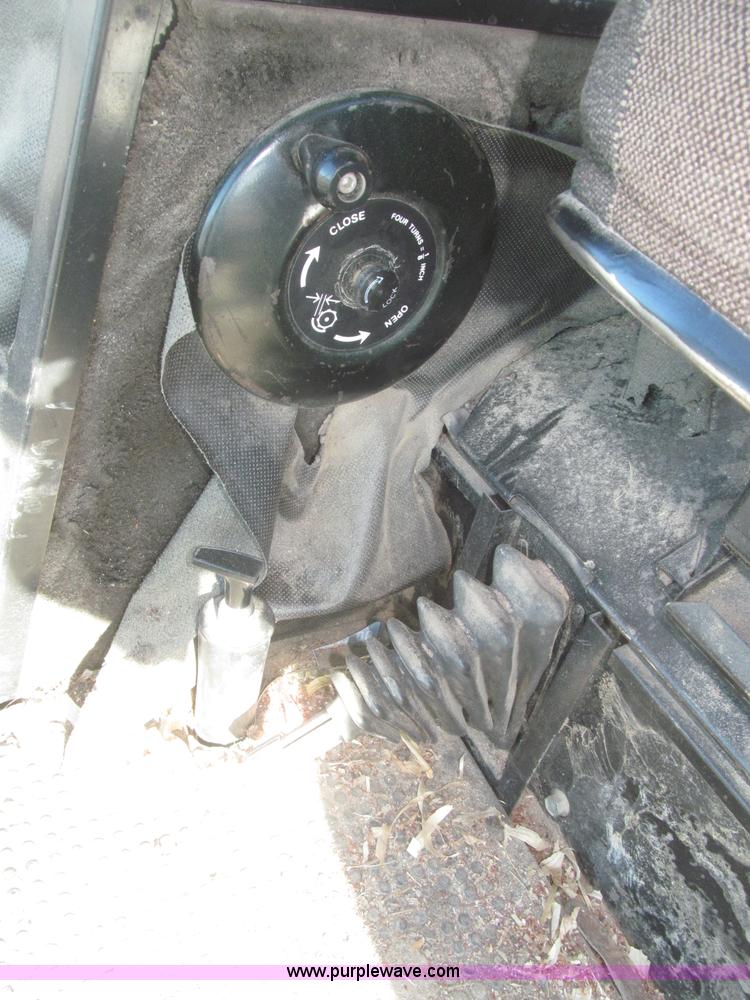 image for item F7209 1982 John Deere 6620 combine