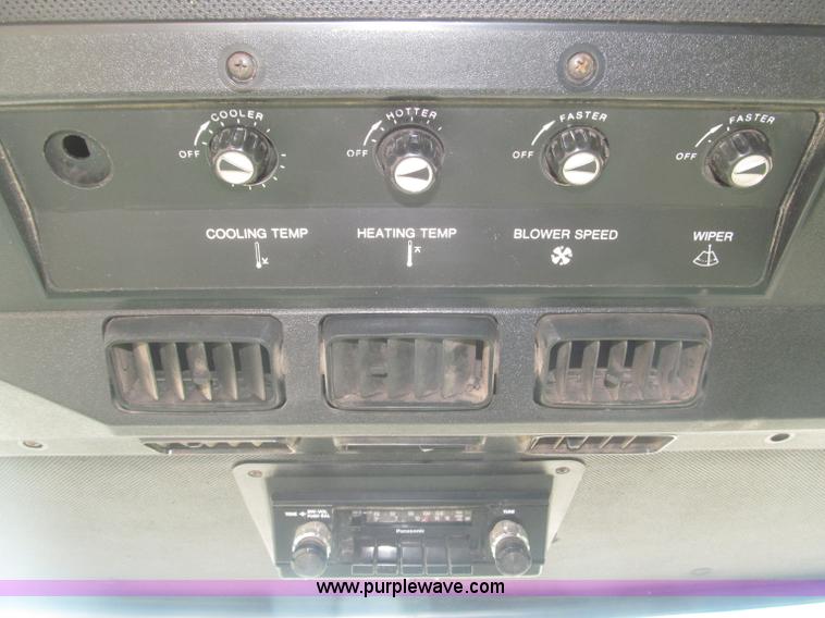 image for item F7209 1982 John Deere 6620 combine