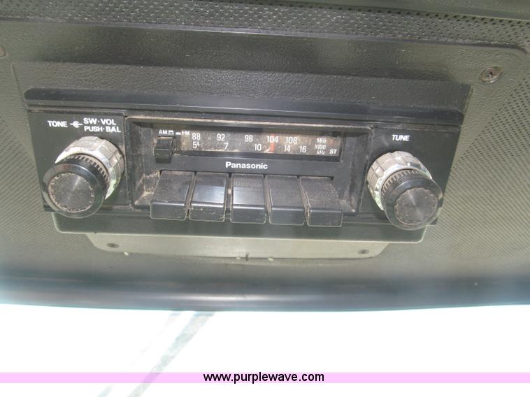 image for item F7209 1982 John Deere 6620 combine