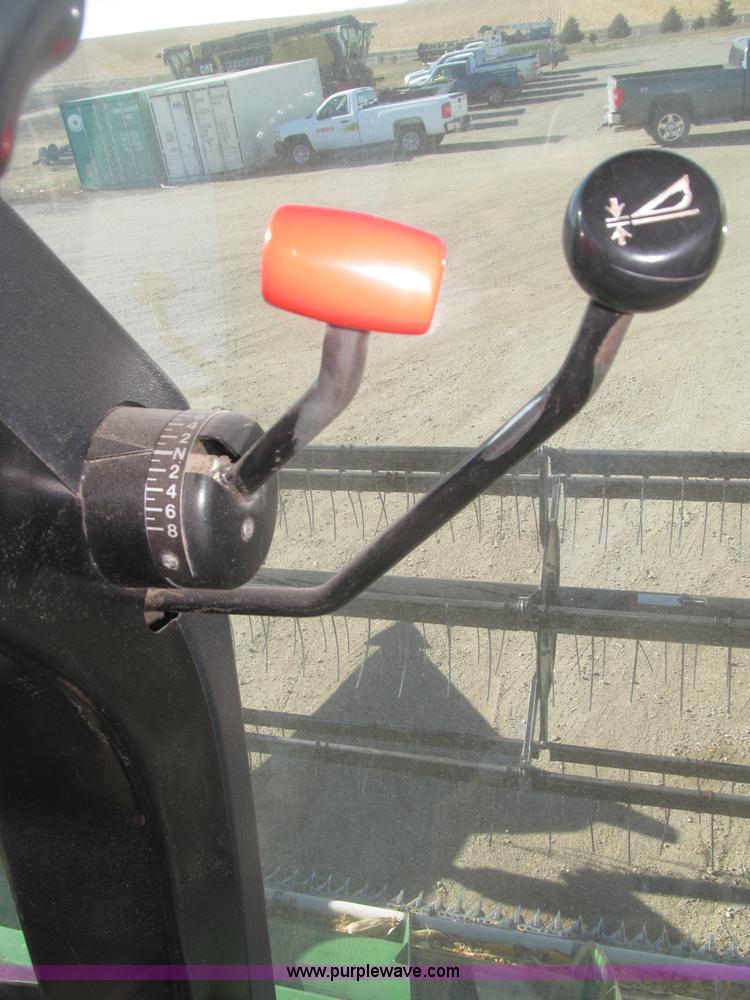 image for item F7209 1982 John Deere 6620 combine