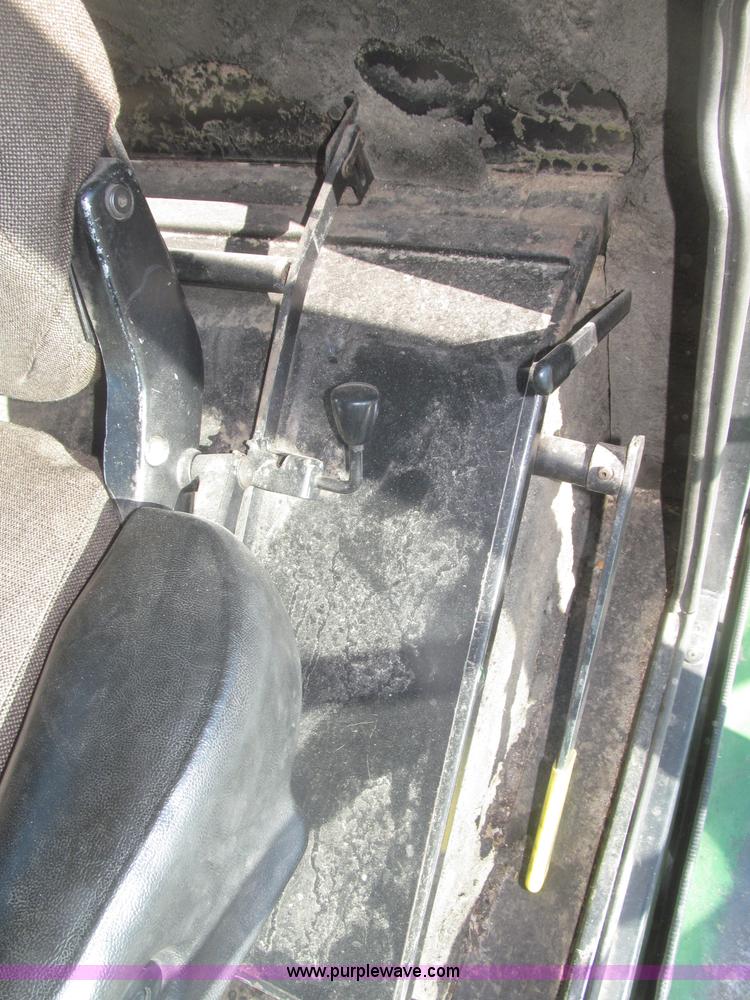 image for item F7209 1982 John Deere 6620 combine