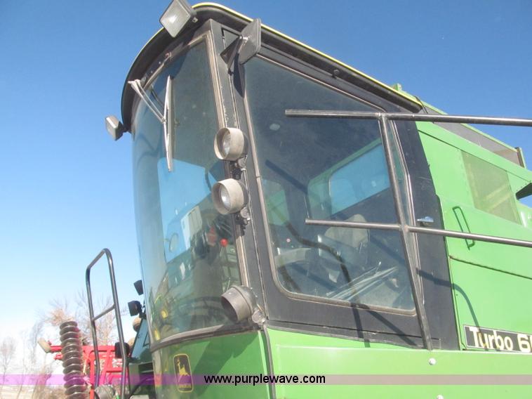 image for item F7209 1982 John Deere 6620 combine