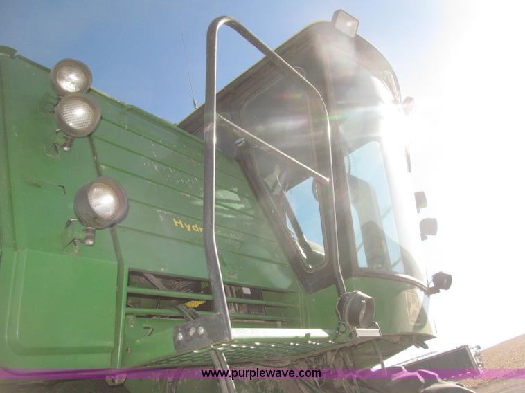 image for item F7209 1982 John Deere 6620 combine