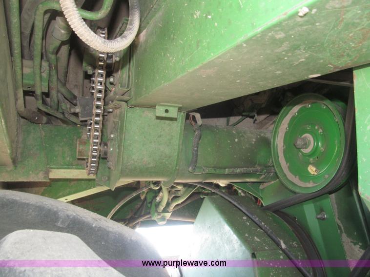 image for item F7209 1982 John Deere 6620 combine