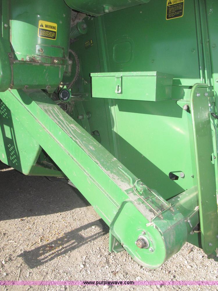 image for item F7209 1982 John Deere 6620 combine