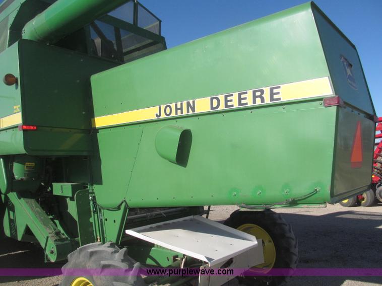 image for item F7209 1982 John Deere 6620 combine
