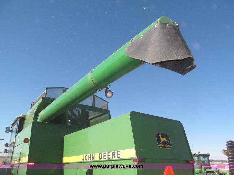 image for item F7209 1982 John Deere 6620 combine