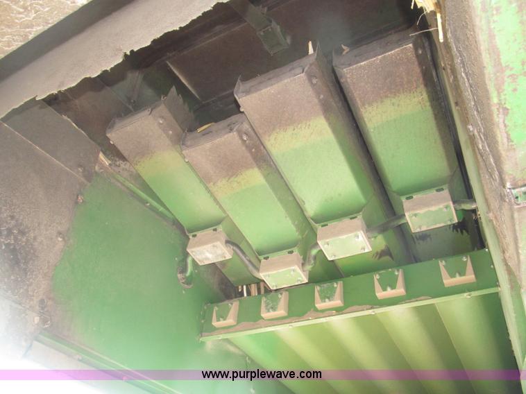 image for item F7209 1982 John Deere 6620 combine