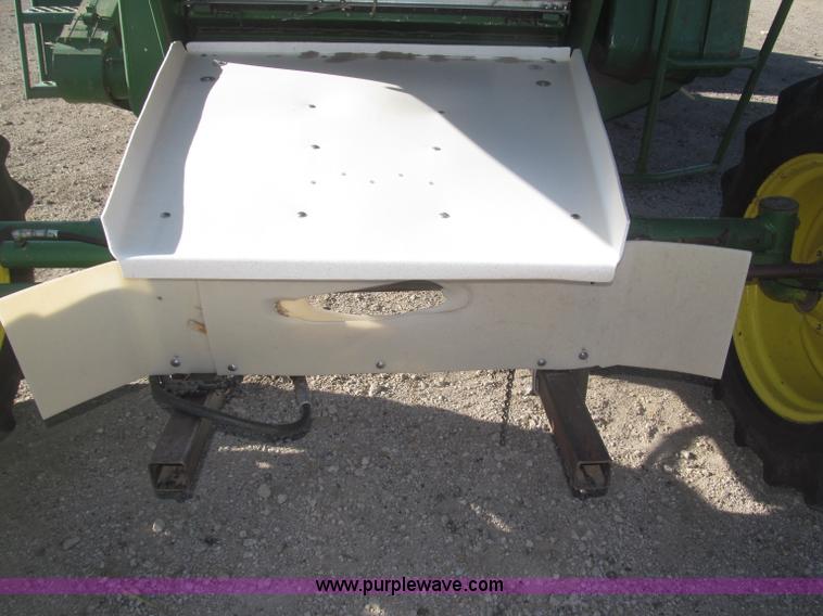 image for item F7209 1982 John Deere 6620 combine