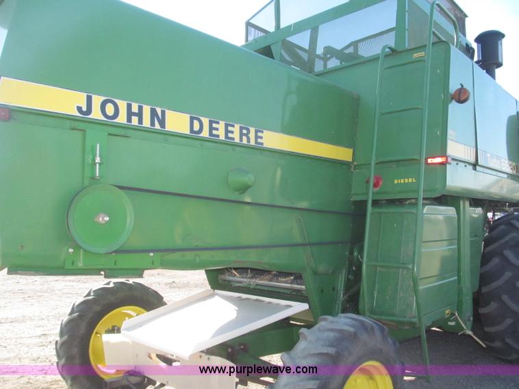 image for item F7209 1982 John Deere 6620 combine