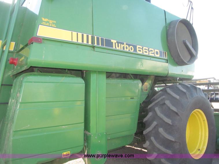 image for item F7209 1982 John Deere 6620 combine