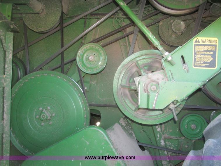 image for item F7209 1982 John Deere 6620 combine