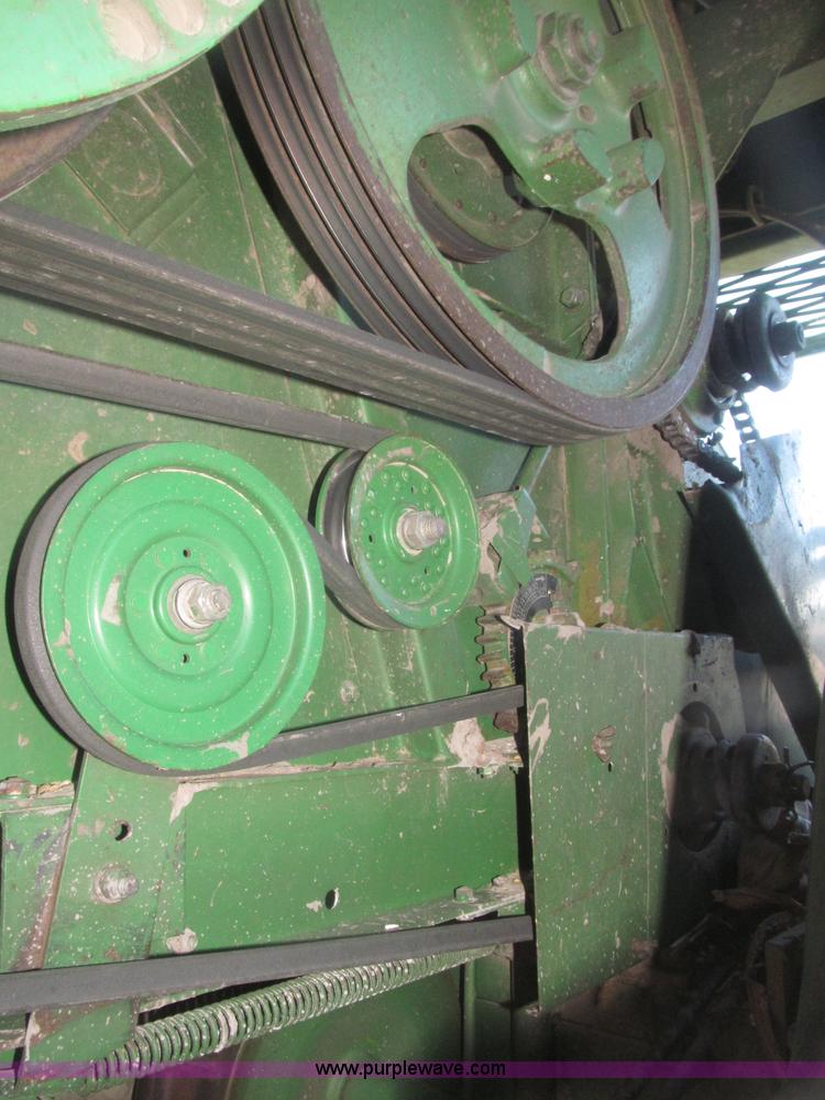 image for item F7209 1982 John Deere 6620 combine