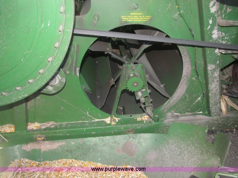 image for item F7209 1982 John Deere 6620 combine