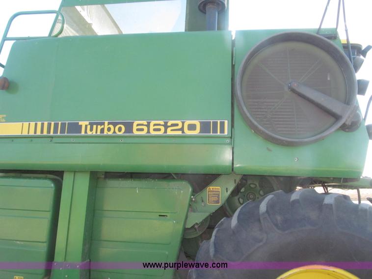 image for item F7209 1982 John Deere 6620 combine