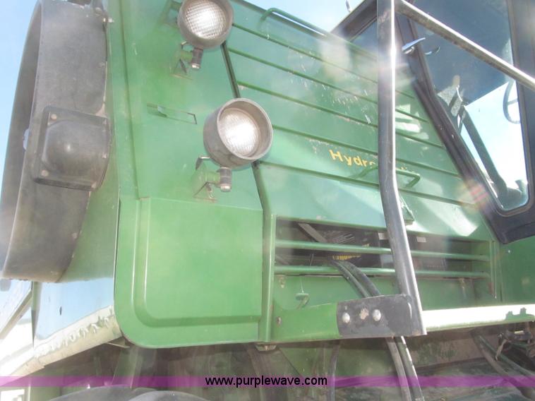 image for item F7209 1982 John Deere 6620 combine