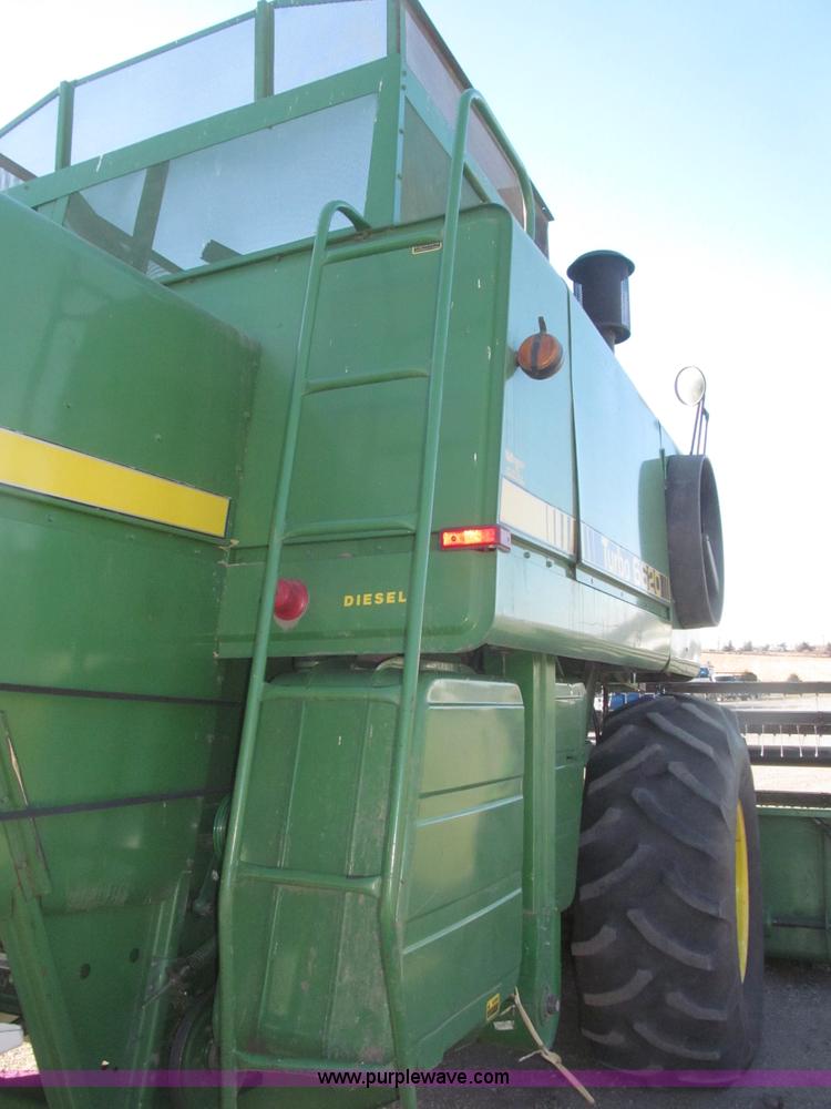 image for item F7209 1982 John Deere 6620 combine
