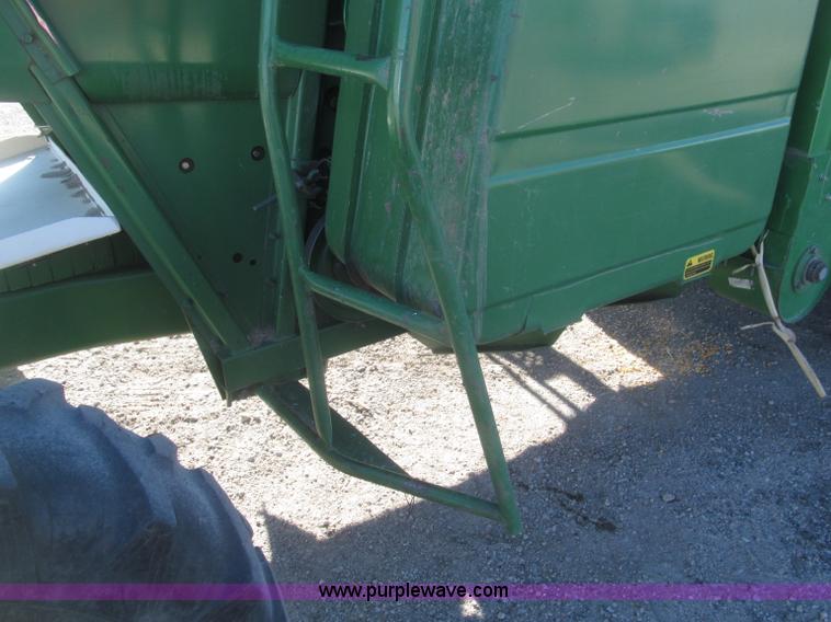 image for item F7209 1982 John Deere 6620 combine