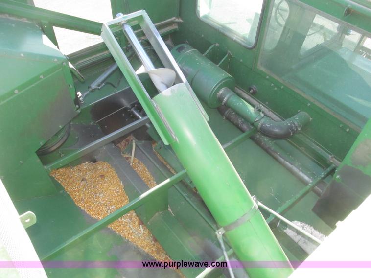 image for item F7209 1982 John Deere 6620 combine