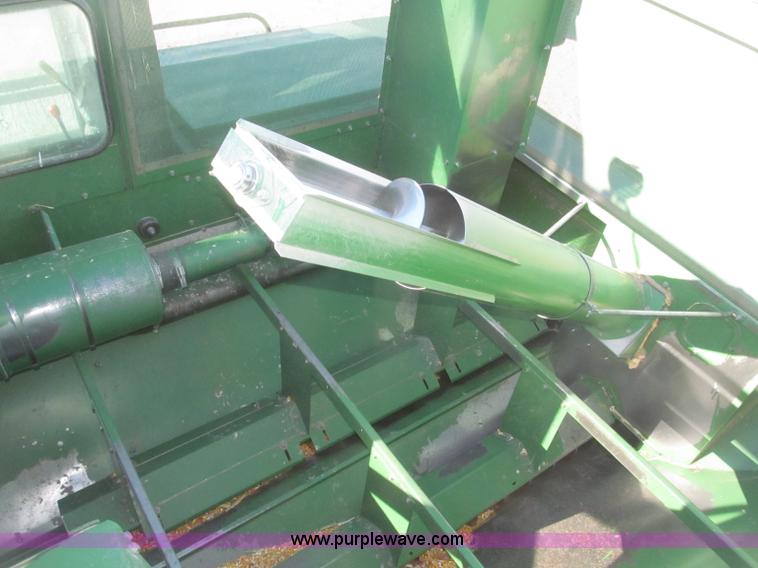 image for item F7209 1982 John Deere 6620 combine