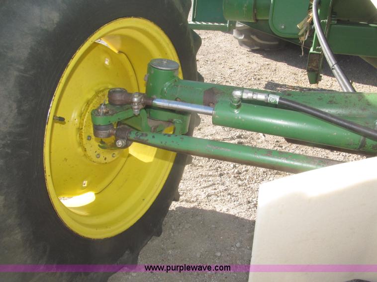 image for item F7209 1982 John Deere 6620 combine