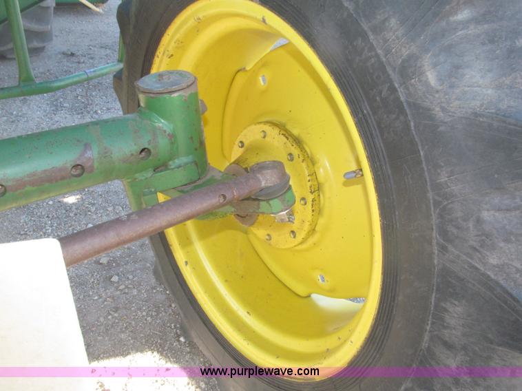 image for item F7209 1982 John Deere 6620 combine