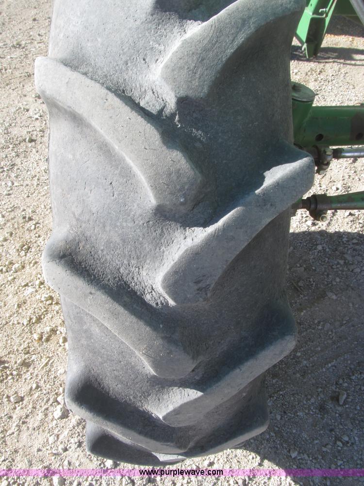 image for item F7209 1982 John Deere 6620 combine