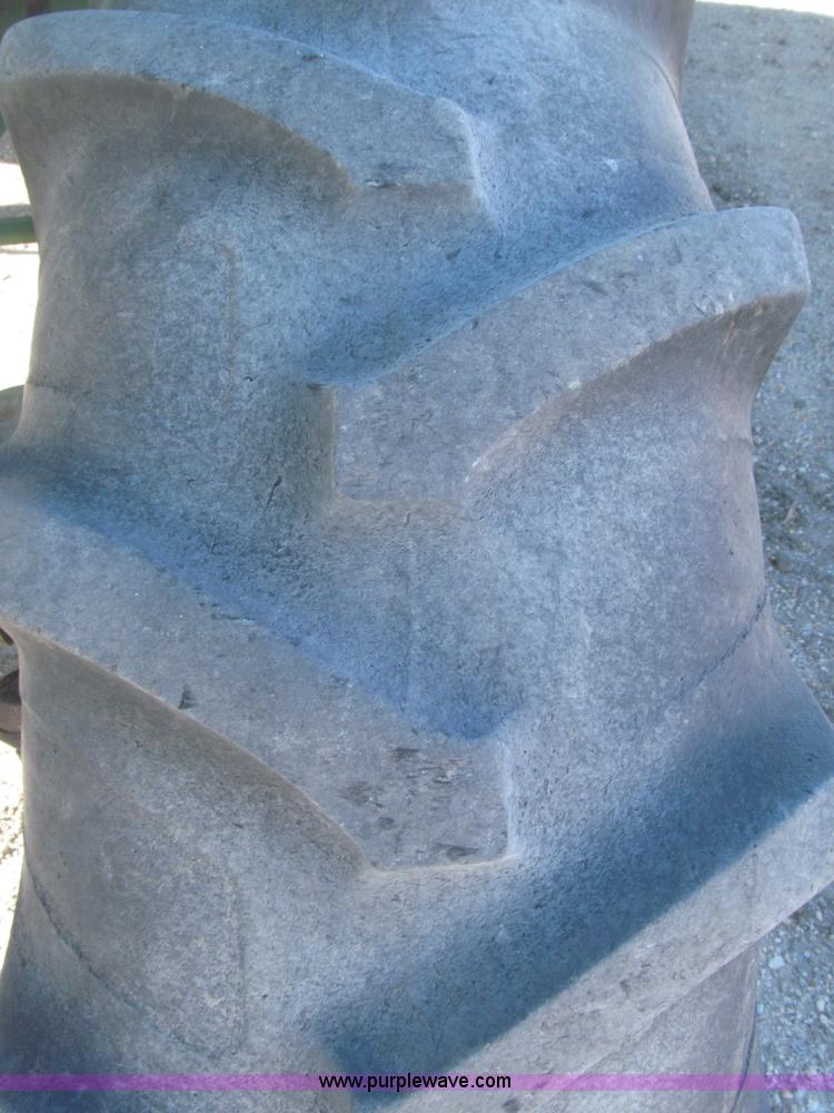 image for item F7209 1982 John Deere 6620 combine