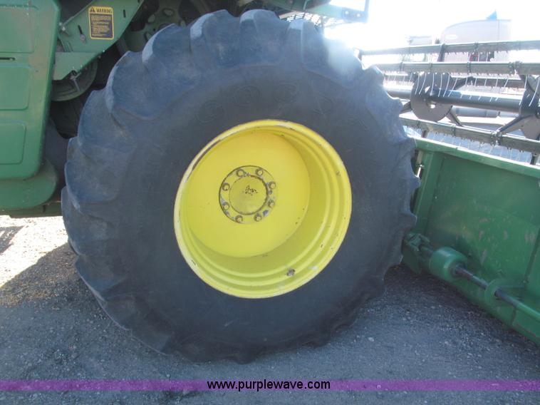 image for item F7209 1982 John Deere 6620 combine