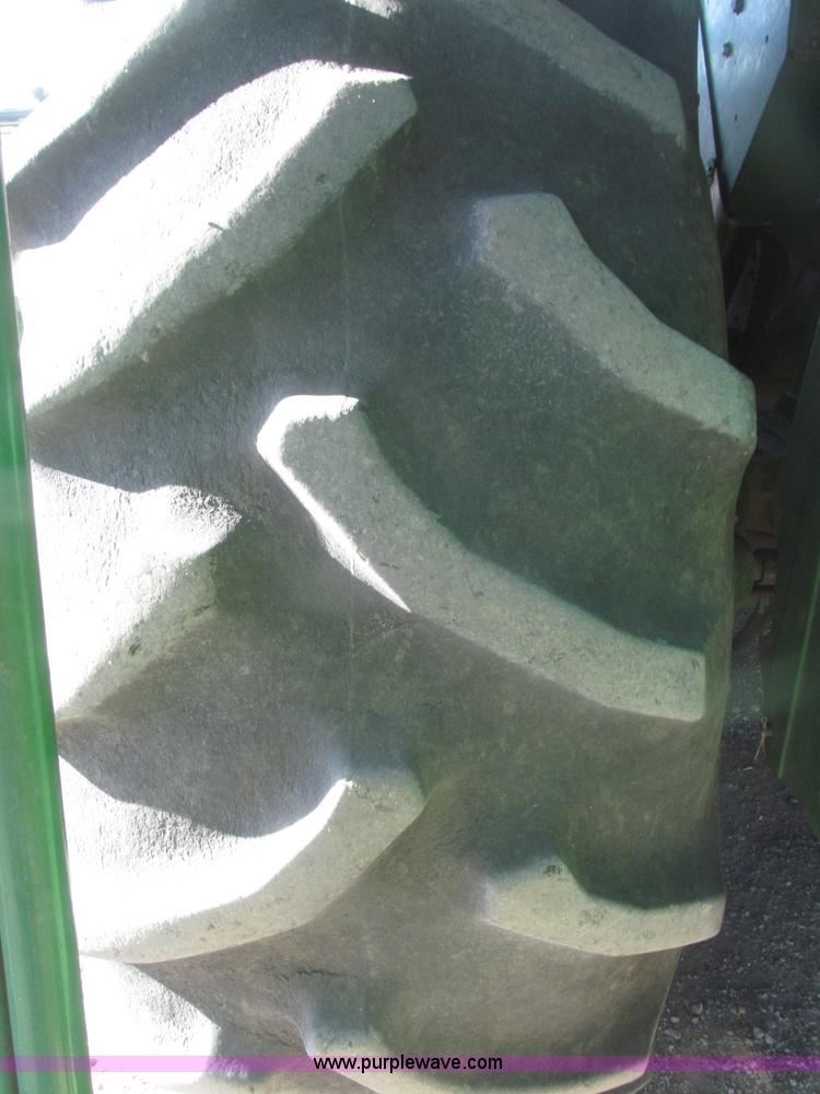 image for item F7209 1982 John Deere 6620 combine