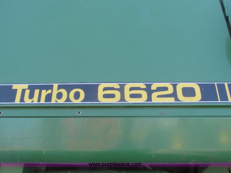 image for item F7209 1982 John Deere 6620 combine