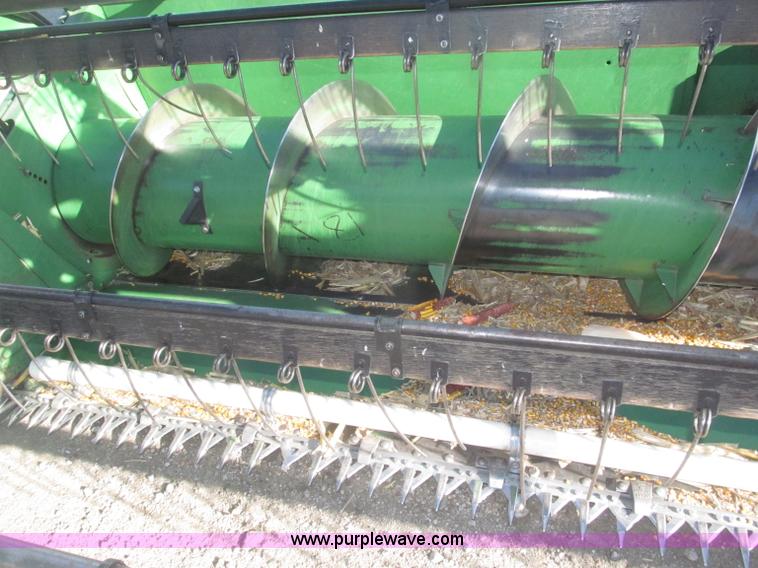 image for item F7209 1982 John Deere 6620 combine