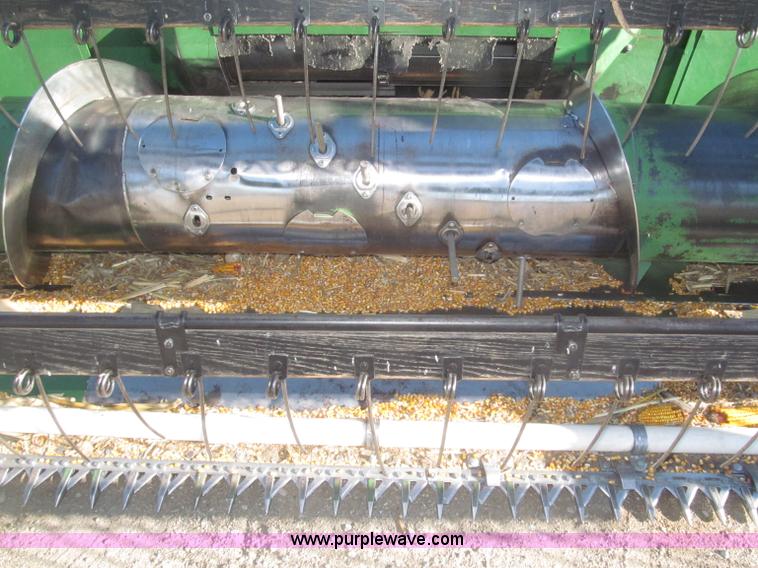 image for item F7209 1982 John Deere 6620 combine