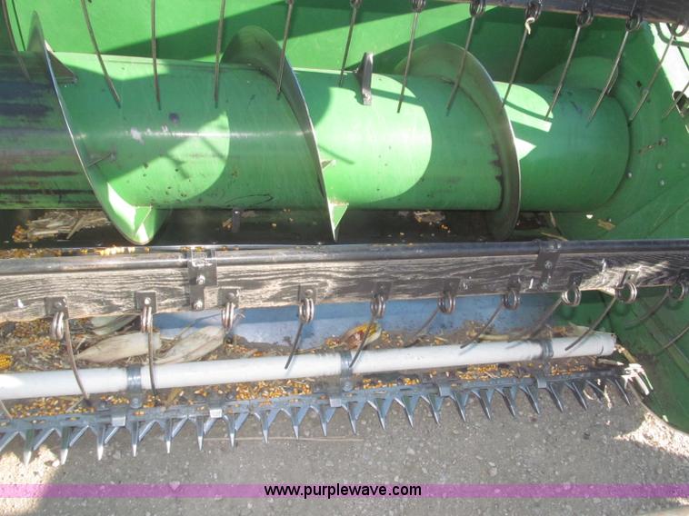 image for item F7209 1982 John Deere 6620 combine