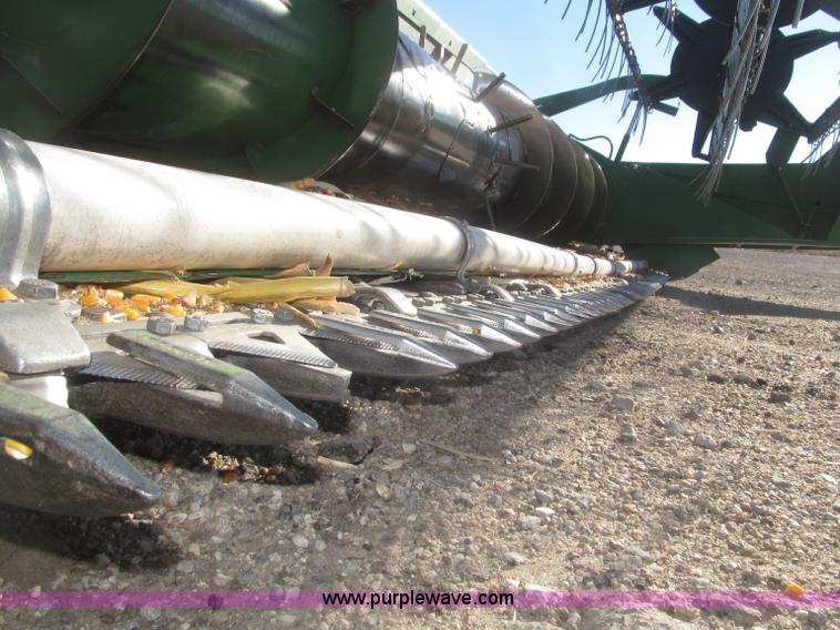 image for item F7209 1982 John Deere 6620 combine