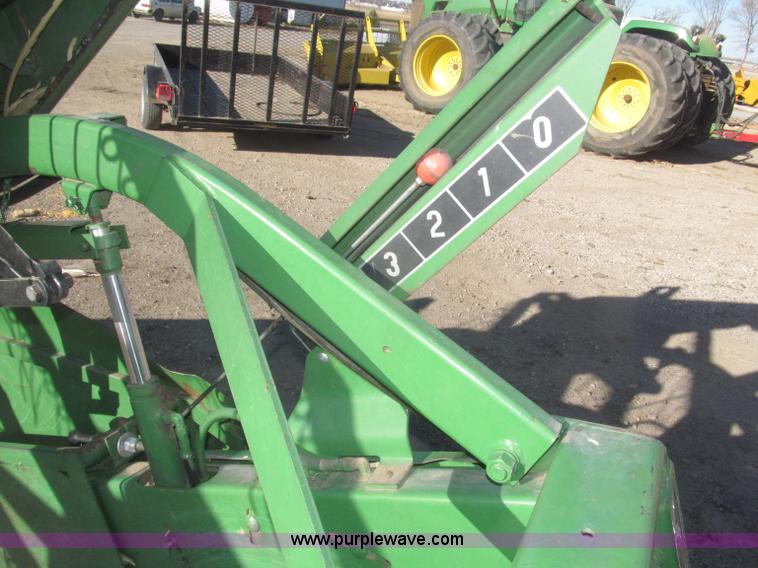 image for item F7209 1982 John Deere 6620 combine