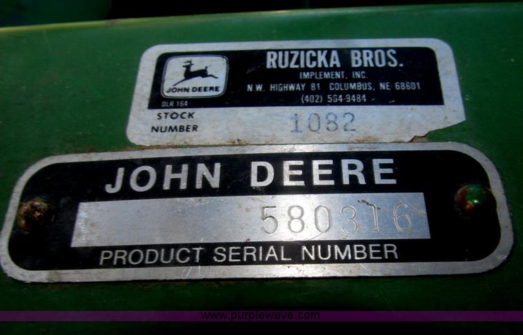 image for item F7209 1982 John Deere 6620 combine