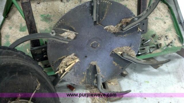 image for item F7209 1982 John Deere 6620 combine