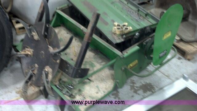 image for item F7209 1982 John Deere 6620 combine