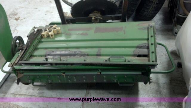 image for item F7209 1982 John Deere 6620 combine