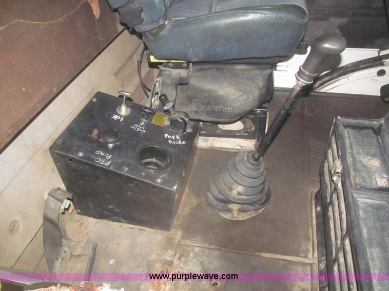 image for item F7212 1990 Mack CS300P Ext. Cab fuel truck