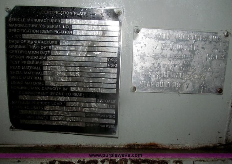 image for item F7212 1990 Mack CS300P Ext. Cab fuel truck