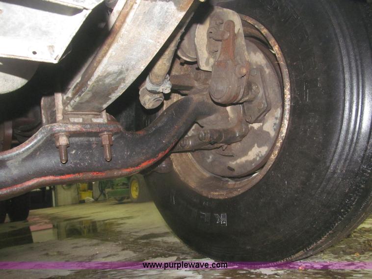 image for item F7212 1990 Mack CS300P Ext. Cab fuel truck