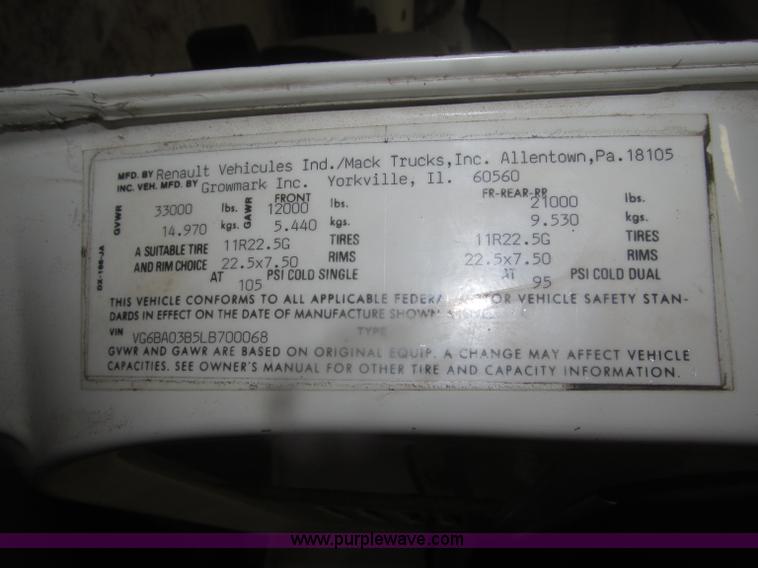 image for item F7212 1990 Mack CS300P Ext. Cab fuel truck