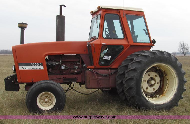image for item G2207 1974 Allis Chalmers 7040 tractor
