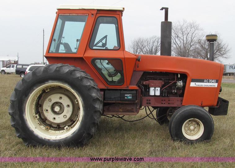 image for item G2207 1974 Allis Chalmers 7040 tractor